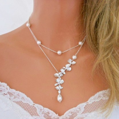 Ladies' Elegant/Beautiful/Classic Alloy With Irregular Rhinestone Necklaces